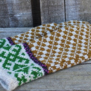 gestrickte warme Wollhandschuhe, Fair Isle Handschuhe, gestrickte Wollfäustlinge, handgemacht braun graue Handschuhe, Bild 4