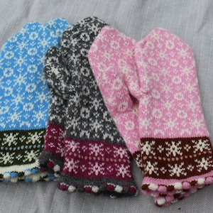 gestrickte lettische Handschuhe, handgemachte warme Wollfäustlinge, Größe M Frauen Handschuhe