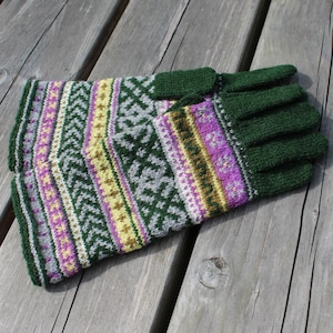 Hand Knit Wool Gloves: Latvian Fair Isle Design