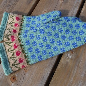 mitaines tricotées en laine chaude, mitaines lettones tricotées, mitaines tricotées sans doublure, chauffe-mains nordiques, gants d'hiver jacquard, mitaines taille M green blue