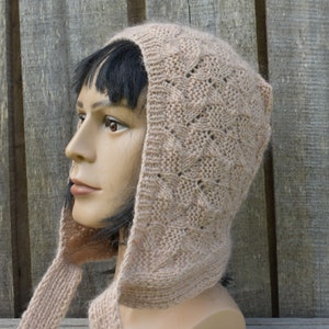 Bonnet tricoté en laine mérinos, bonnet d'hiver unisexe tricoté à la main, casque moderne à tricoter, le cadeau pour les fashionistas Beige