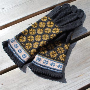 Handmade Latvian Wool Gloves: Knitted Winter Arm Warmers (Size M)