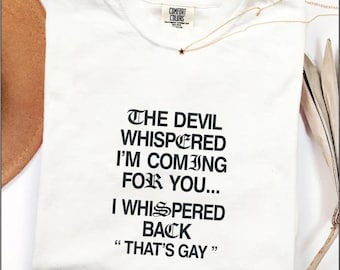 The Devil Whispered I'm Coming for You I Whispered Back Comfort kleuren T-shirt, gotisch citaatcadeau, grafisch T-shirt donkere humor