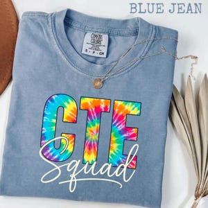 CTE-Team-Tie-Dye-Wertschätzungstag – Hallo Schulanfang-T-Shirt von Comfort Colors®, Geschenk für CTE-Lehrer, Schul-T-Shirt mit Grafik, Pädagogen-Shirt