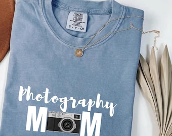 Linda camiseta para fotógrafa para mamás, ideal para el Día de la Madre, con colores cómodos.
