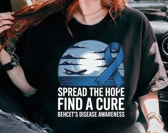 Bewustzijn van de ziekte van Behcet comfortkleuren, wandeling ziekte van Behcet, shirts met blauw lint, bijpassende familieondersteuning, in mei dragen we blauw