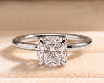 Anello di fidanzamento a cuscino con pavé nascosto - Diamante sintetico da 2 ct | Oro 1,8 mm | Certificato IGI