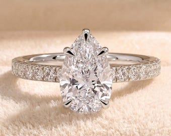 Anello di fidanzamento solitario con taglio a goccia, diamante sintetico da 2 carati, fascia pavé, montatura a 5 griffe, oro, da donna.