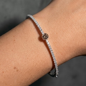 Bracciale rigido con diamanti creati in laboratorio – pietra centrale color champagne da 1 carato e pavé a metà incastonato | Oro massiccio 14K/18K