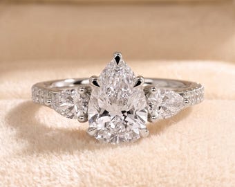 Anello di fidanzamento a goccia, Trilogy Gold | Diamante creato in laboratorio | Anello a cattedrale con pavé di diamanti, 2 carati IGI 18K