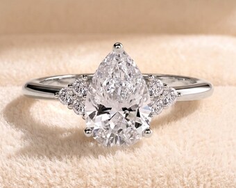 Anello di fidanzamento a goccia - Diamante sintetico da 2 carati, pietre rotonde sulle spalle | Oro | Anello di fidanzamento da donna