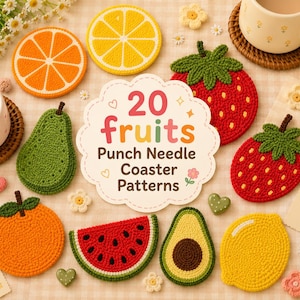 Könnte beinhalten: Eine Sammlung von Punch-Needle-Untersetzern in Form verschiedener Früchte wie Orange, Zitrone, Erdbeere, Birne, Wassermelone und Avocado. Ein zentrales gewelltes Schild zeigt den Text 20 fruits Punch Needle Coaster Patterns.