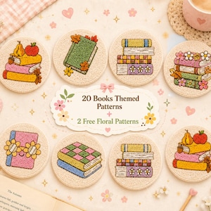 Könnte beinhalten: Acht runde Untersetzer mit gestickten Buchmotiven. Jeder Untersetzer zeigt einen anderen Stapel Bücher, einige mit floralen und fruchtigen Akzenten. Der Text "20 Books Themed Patterns + 2 Free Floral Patterns" ist ebenfalls sichtbar.