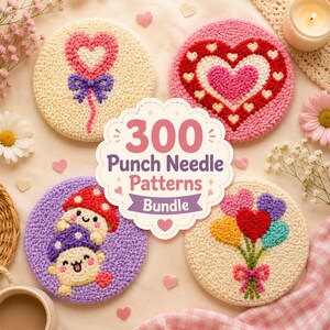 Puede incluir: Una colección de cuatro posavasos circulares de punch needle con diseños de un globo de corazón, un corazón grande, dos setas apiladas y un ramo de globos en forma de corazón. Una etiqueta central muestra el texto 300 Punch Needle Patterns Bundle.