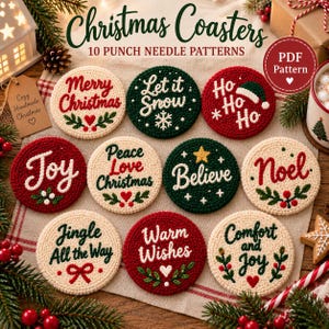 Puede incluir: Diez posavasos circulares de punch needle con temas navideños y textos como Merry Christmas, Let it Snow, Ho Ho Ho, Joy, Peace Love Christmas, Believe, Noel, Jingle All the Way, Warm Wishes y Comfort and Joy en rojo, verde y blanco.
