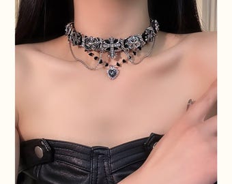 Gothic Cross Choker Necklace, Lace Chain Choker with Crystal Heart Pendant,Vintage Punk Jewelry,Dark Aesthetic Statement Necklace,Style Gift