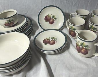 Platos + tazas y tazones para cena, ensalada y pan Casuals By China Pearl Desert Apple.