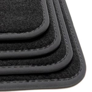 Dywaniki welurowe Mitsubishi Lancer Evolution 8 i 9 2003-2006 – czarne