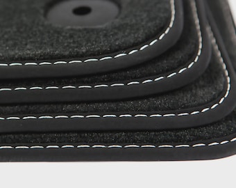 Audi Q7 & Q8 Velour Floor Mats 2016-2025 – 4M – Silver Stitching