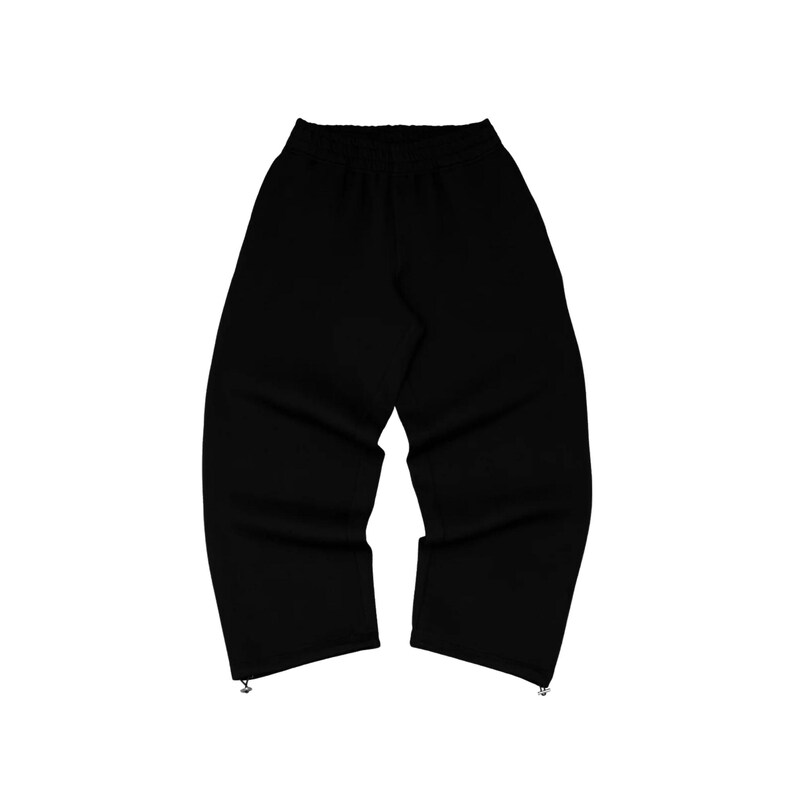 Puede incluir: Pantalones deportivos negros con cintura con cord&oacute;n y corte holgado. Los pantalones tienen un dise&ntilde;o sencillo, con un color liso y un estilo c&oacute;modo e informal. La parte inferior de las perneras tiene una peque&ntilde;a cremallera.