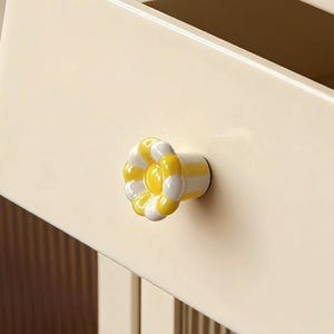 Bemalter gestreifter Keramikknopf, Retroblumenförmiger Schubladenknauf