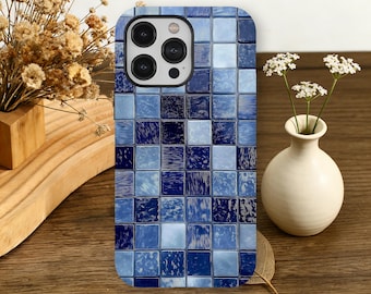 Capa para celular com estampa de mosaico azul para iPhone 17, 16, 15, 14, 13, 12, 11 Pro Max e Samsung Galaxy S26, S25, S24 e S23 Ultra. Design estético com arte mediterrânea.