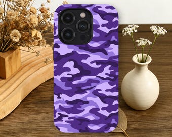 Capa de celular camuflada roxa, estilo streetwear, para iPhone 17, 16, 15, 14, 13, 12, 11 Pro Max e Samsung Galaxy S26, S25, S24, S23. Presente moderno e ousado, estilo anos 2000.
