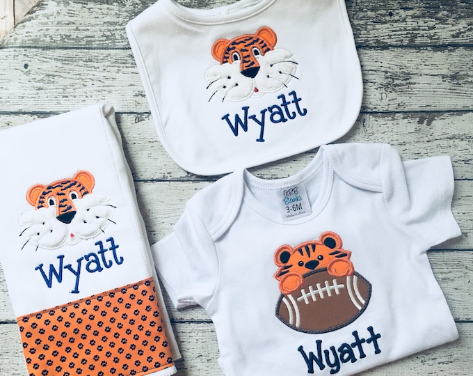 Baby Boy Gift, Baby Boy Burp Cloth, Baby Boy Shower Gift, Boy Gift Personalized, Baby Burp Cloths Personalized, Football Baby Gift, Football