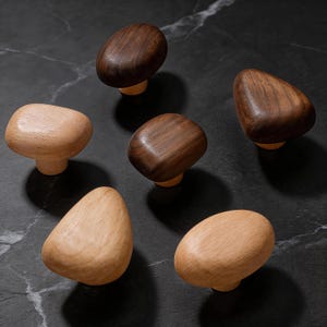Pomello rotondo per cassetto in noce naturale, maniglia minimalista a foro singolo per armadio