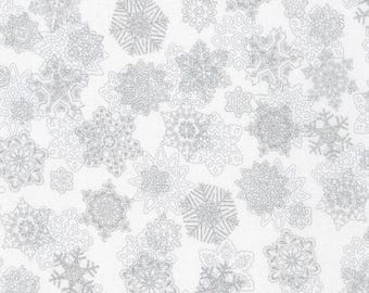 Tkanina Holiday Flourish, bawełna pikowana cięta na wymiar, tkanina bawełniana z motywami zimowymi na kołdrę świąteczną, srebrno-biała, tkaniny metaliczne