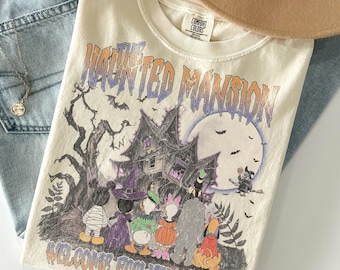 Camiseta Comfort Colors Disney Halloween Mickey Minnie Goofy Pluto Donald Daisy Haunted Mansion, Camiseta Disneyland Halloween, Camiseta Spooky Friends