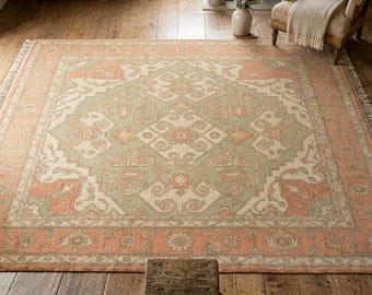 Alfombra Oushak anudada a mano, alfombra turca vintage de lana, para sala de estar en tonos pastel.