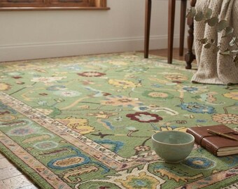 Tappeto Oushak in lana verde salvia, annodato a mano, con motivi floreali botanici, stile cottagecore vintage.