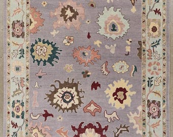Tapete Oushak Lilás feito à mão em lã com estampa floral, tamanho personalizado.