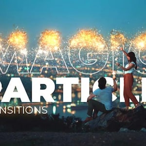 Puede incluir: Imagen con el texto "MAGIC PARTICLE TRANSITIONS" sobre un fondo de paisaje urbano. Dos personas sostienen bengalas, creando un efecto visual que complementa el texto. La escena se desarrolla al anochecer o por la noche.