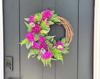 Corona de puerta de verano, vid y flores