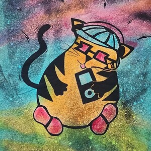 Cute cat with ipod, shoes and baseball cap, bopping to the beat, man's medium discharge t-shirt with procion dyes, pinks, orange and blues bild 4