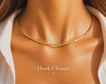 Gargantilla de oro de 14 quilates – Gargantilla minimalista de alambre dorado con cierre de gancho - Joyería fina St Clair - Joyería femenina para el día a día
