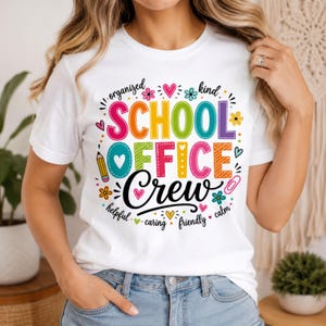 Schulbüro-Crew PNG, Schulsekretärin-Shirt-Design, Büroangestelltegeschenk, Sublimationsverwalter-Assistent, Front-Desk-Team