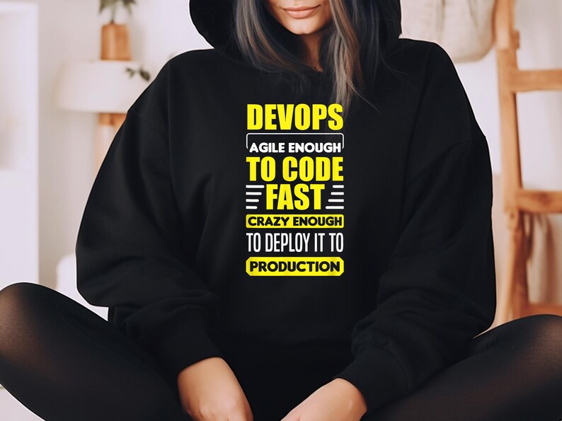 以下が含まれることがあります： 手作りの木製サインで、遊び心のあるフォントで「Welcome」と書かれています。 サインは、使い古された白い背景と濃い茶色のフレームが特徴で、玄関や入り口に最適です。