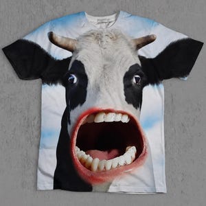 Rolig ko skrikande t-shirt, presentt-shirt, rolig t-shirt, unisex t-shirt, olämplig ironisk t-shirt