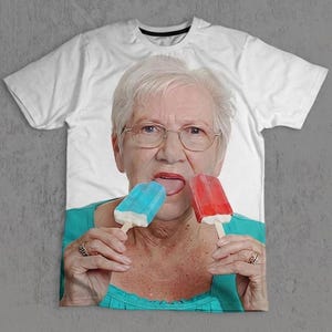 Grappige oma likt twee lollies verleidelijk T-shirt, aanwezig T-shirt, grappig shirt, T-shirt uniseks, ongepast ironisch shirt