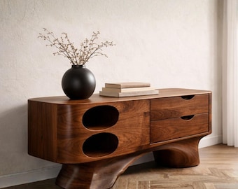 Ręcznie wykonany, organiczny, zakrzywiony kredens z orzecha włoskiego, rzeźbiony stolik konsolowy w stylu mid-century modern, unikatowa, drewniana szafka RTV, awangardowy wystrój domu