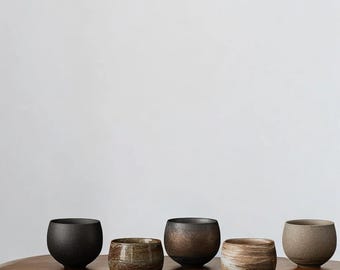 Handgemaakte Japanse keramische theekopset | Rustieke Wabi-Sabi-steengoedbekers | Artisan Pottery Sake/Theeschalen 80 ml | Minimalistisch Aziatisch cadeau