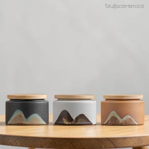 Tarro de azúcar de cerámica japonesa con tapa de bambú – Recipiente para café y té con diseño de montaña, decoración minimalista para la cocina