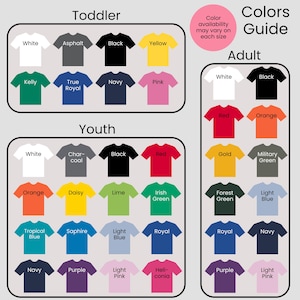 Puede incluir: Una gu&iacute;a de colores para camisetas, que muestra una variedad de colores disponibles para tallas de ni&ntilde;o peque&ntilde;o, joven y adulto. Los colores incluyen blanco, negro, rojo, naranja y muchos m&aacute;s. Tambi&eacute;n est&aacute; presente el texto "Color availability may vary on each size".