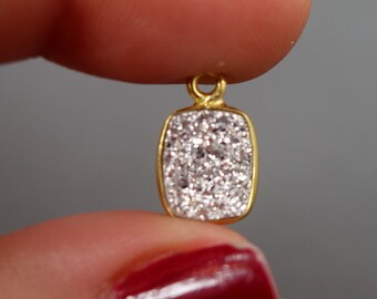 Pendentif Druzy avec lunette en titane traité, argent clair, rectangle, 10 x 8 mm, breloque en plaqué or (S41B10-06)