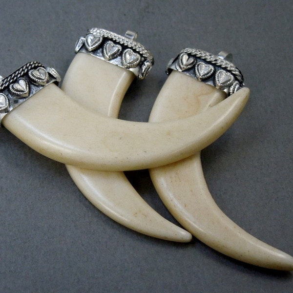White Carved Bone Horn Pendant with Silver Tone Cap and Hearts (S61B10-05)