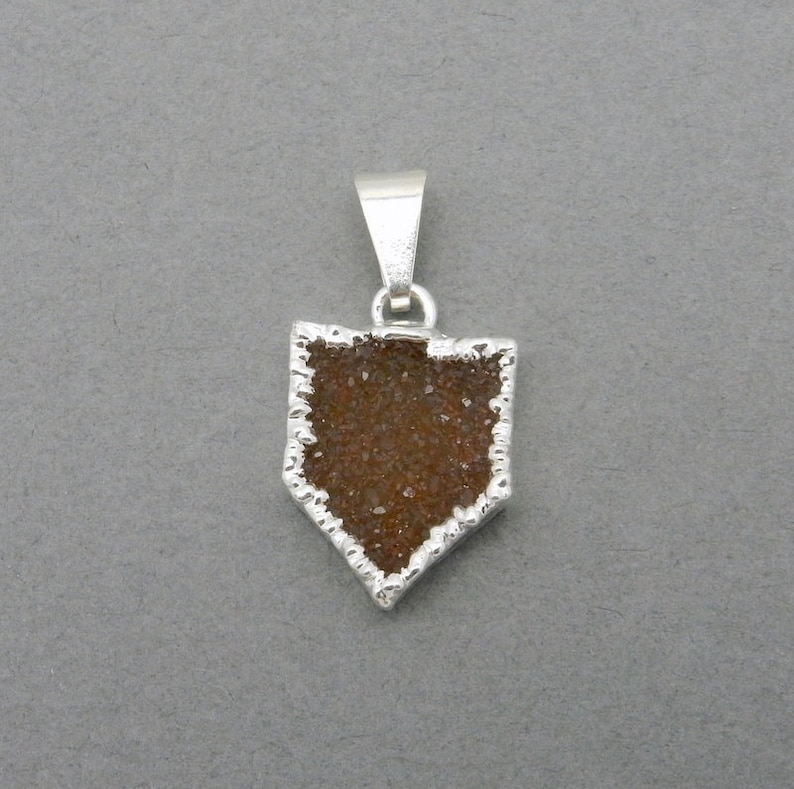 S88B1-06 Pentagon Druzy Pendant with Electroplated Silver Edge