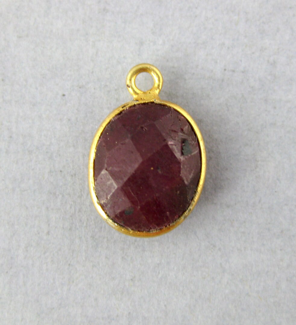 置物 Ruby Dyed Ruby Station Oval Pendant- 11mm X 9mm Gold Vermeil